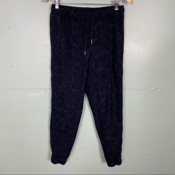 Athleta Printed Farallon Jogger Blue Camo Sz 4 - Picture 1 of 8